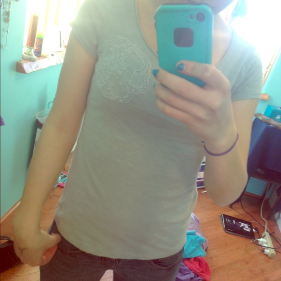 Grey t shirt with flower beading