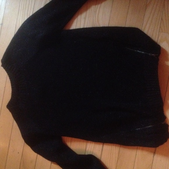 Black sweater with zippers - Picture 2 of 3