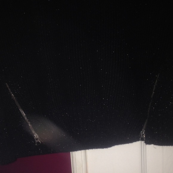 Black sweater with zippers - Picture 3 of 3