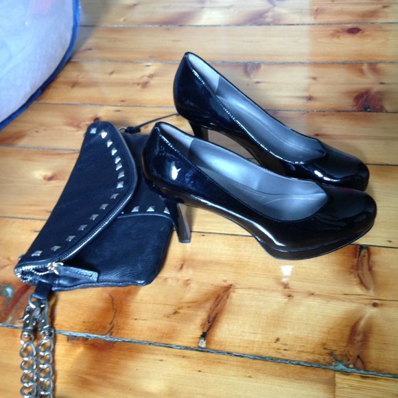 Tahari patent black heels - Picture 2 of 4