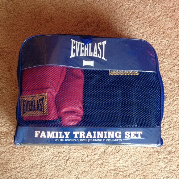 Everlast youth boxing kit!