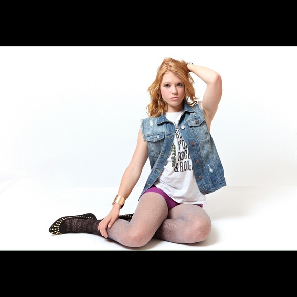 White graphic tank top - Picture 2 of 3