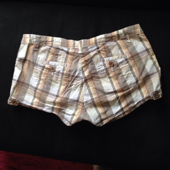 Plaid shorts size M🌺🌸🌺🌸 - Picture 2 of 2