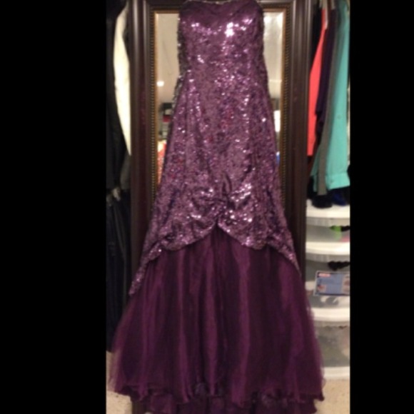 PROM DRESS!! 💃 - Picture 1 of 4