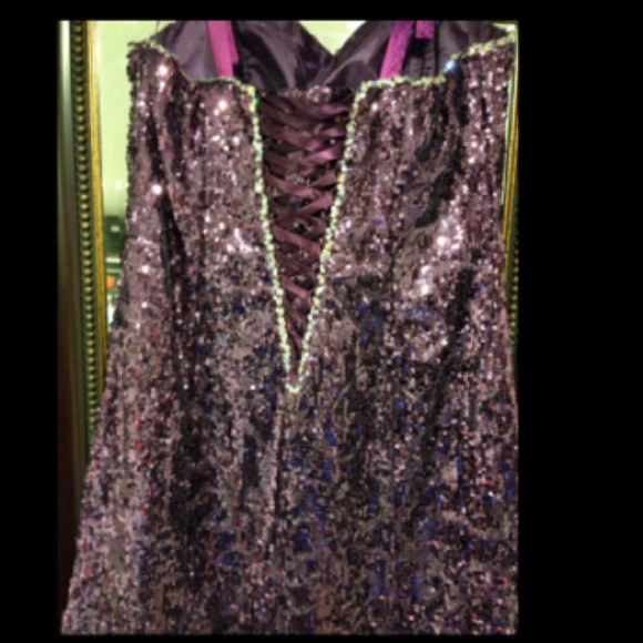 PROM DRESS!! 💃 - Picture 2 of 4