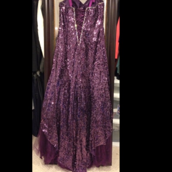 PROM DRESS!! 💃 - Picture 3 of 4