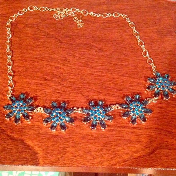 Necklace with flowers