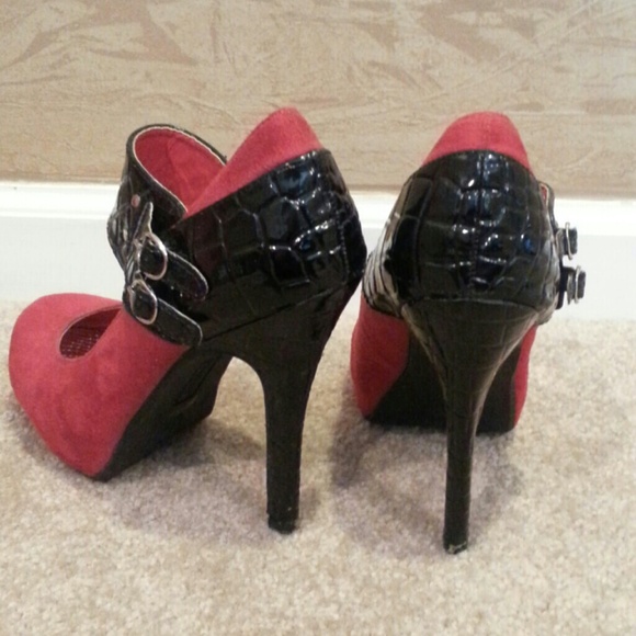 High heels - Picture 2 of 2