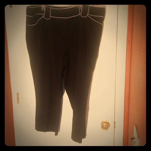 ⛔️SOLD/ Bundled 4 ⛔️Geekgurl80  Capris 26