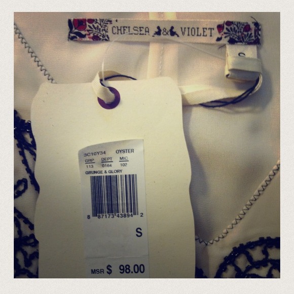 SOLD Flowy black & cream hi-low top - Picture 4 of 4