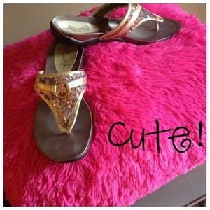 FLASH SALE! Sequined Hush Puppies sandals NWOT ✨
