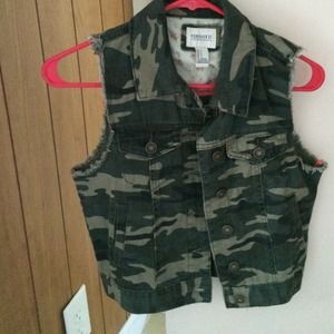 Camo vest. NEVER WORN