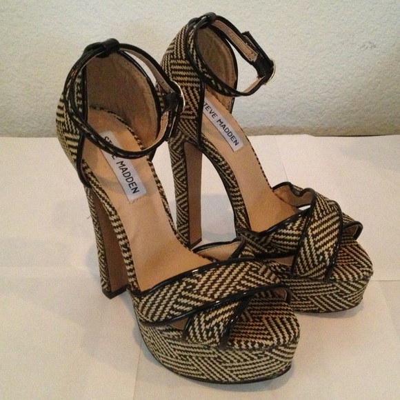 Steve Madden Rada Tribal Woven Platform Sandals