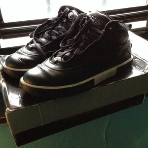 Jordan x autoclave sneakers black & white size 7Y