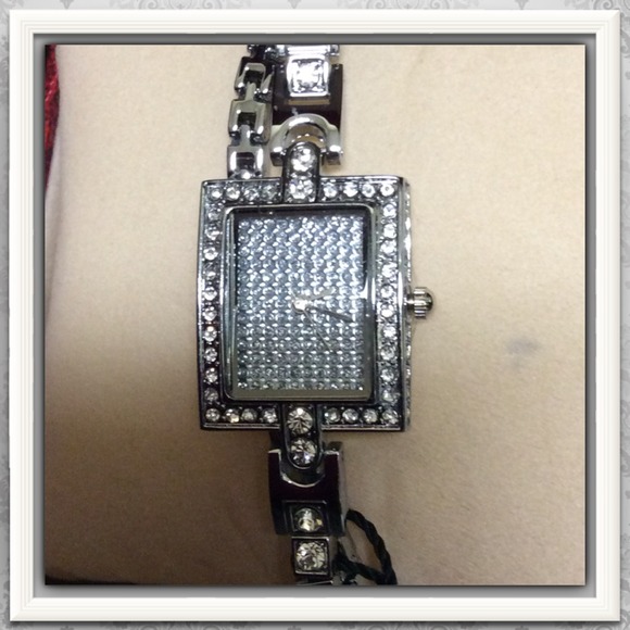 💝SWAROVSKI CRYSTAL 18K WGP BANGEL WRIST WATCH💝 - Picture 2 of 3