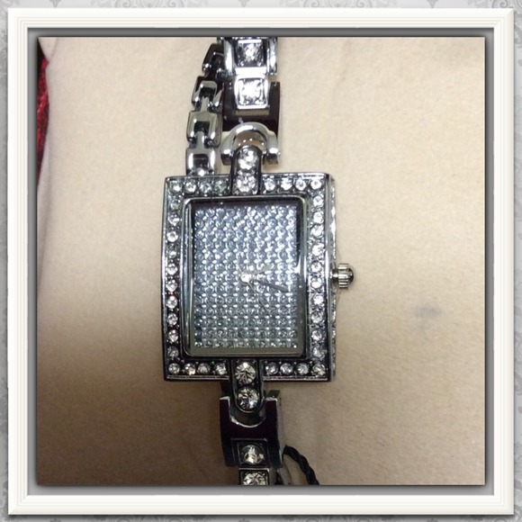 💝SWAROVSKI CRYSTAL 18K WGP BANGEL WRIST WATCH💝 - Picture 3 of 3