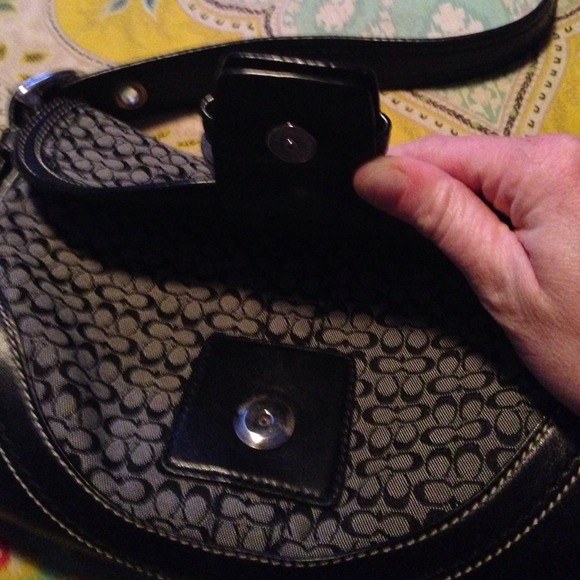REDUCED 😮 Authentic small black coach bag - Picture 3 of 4