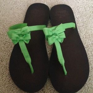 Hollister flip flops