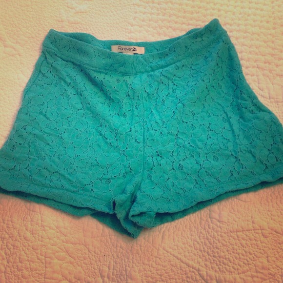 High wasted green lace shorts
