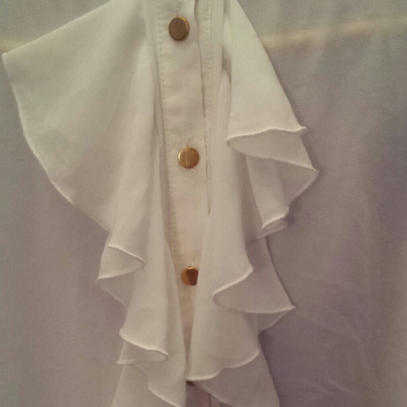 Button up ruffles blouse - Picture 2 of 3