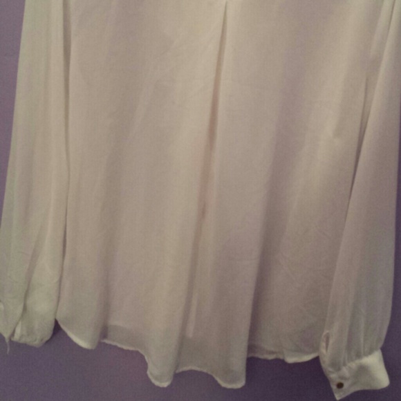 Button up ruffles blouse - Picture 3 of 3