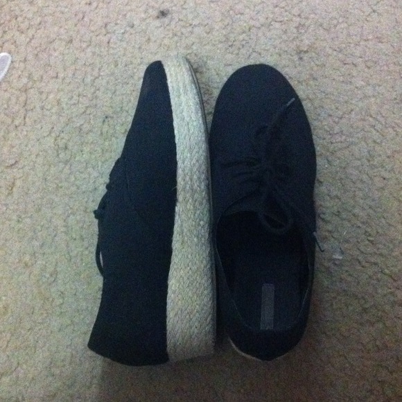 Urban Outfitters Black Platform Shoes - Picture 2 of 2