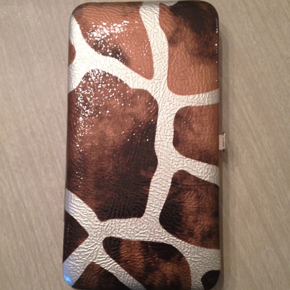 **SOLD**  Snapped closed wallet