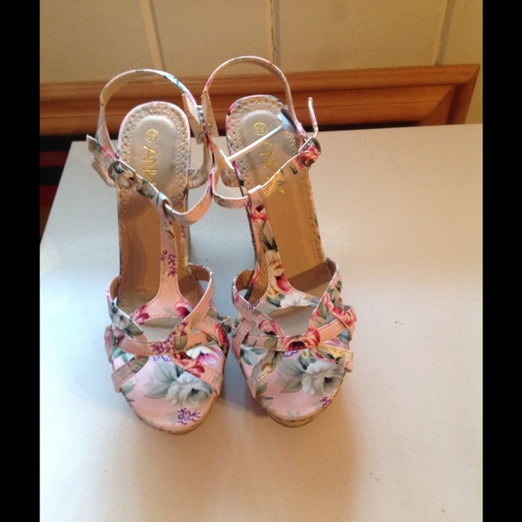 Anna Floral Design Wedge Sandals,Size 8.5