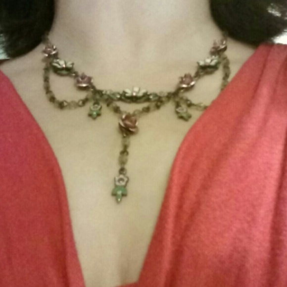 Vintage style floral necklace