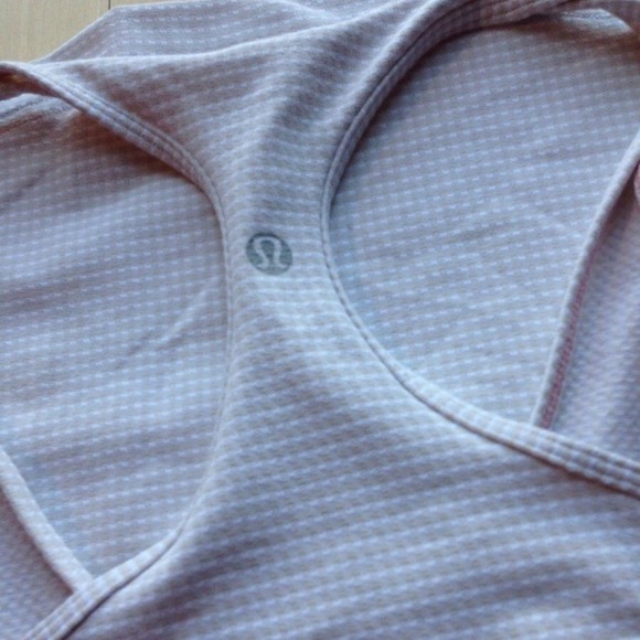 Lululemon Cool Racerback white/cream textured Sz 4