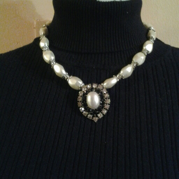 Beautifully Swaroski Crystal n Pearl necklace - Picture 2 of 3