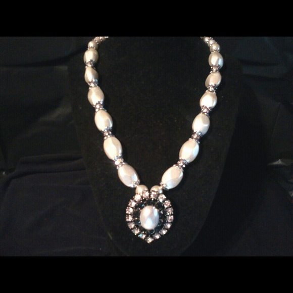 Beautifully Swaroski Crystal n Pearl necklace - Picture 3 of 3