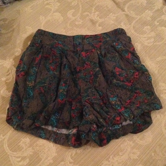 High Waisted Printed Shorts - Picture 1 of 2