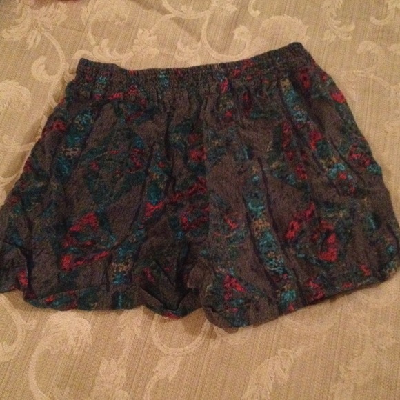 High Waisted Printed Shorts - Picture 2 of 2