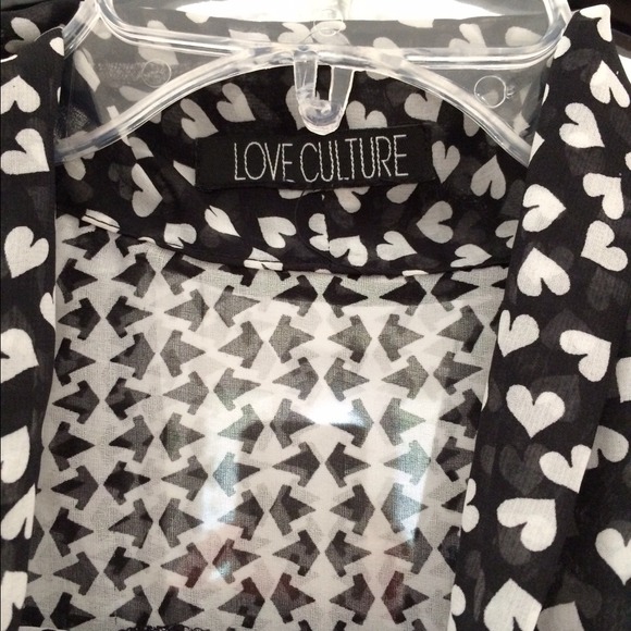 🚫Sold🚫Love Culture Heart top w neck tie - Picture 4 of 4