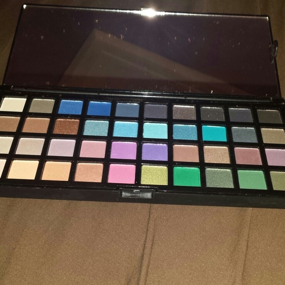 Eyeshadow pallet