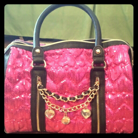 BETSEY JOHNSON HANDBAG 👜 Beautiful Fuchsia