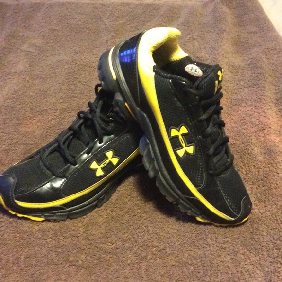 Under Armour sneakers🎉🎉🎉sale