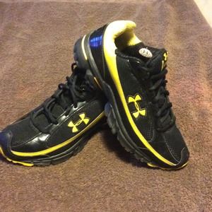 Under Armour sneakers🎉🎉🎉sale