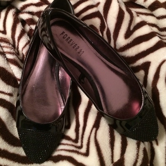 🚫SOLD🚫 Glossy Black Flats with jeweled toe.