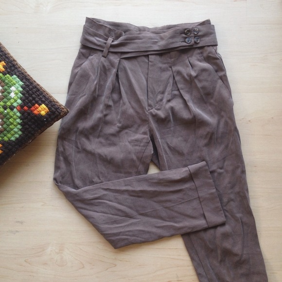 Casual pants with belt - Picture 2 of 4