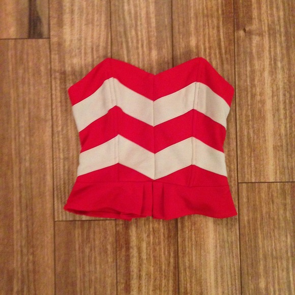 Chevron cropped strapless top!