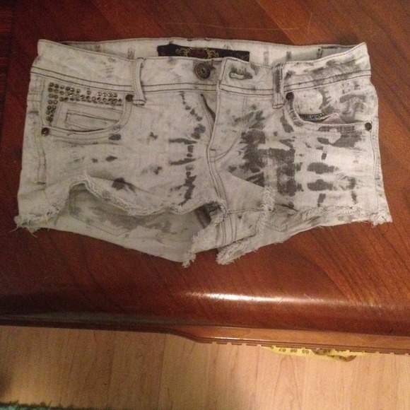 Black and white "tie dye" style shorts studded - Picture 1 of 3