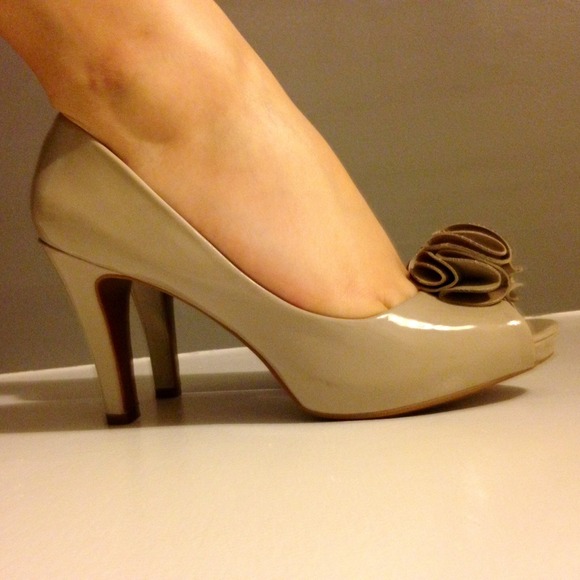 Franco Sarto peep toe heel