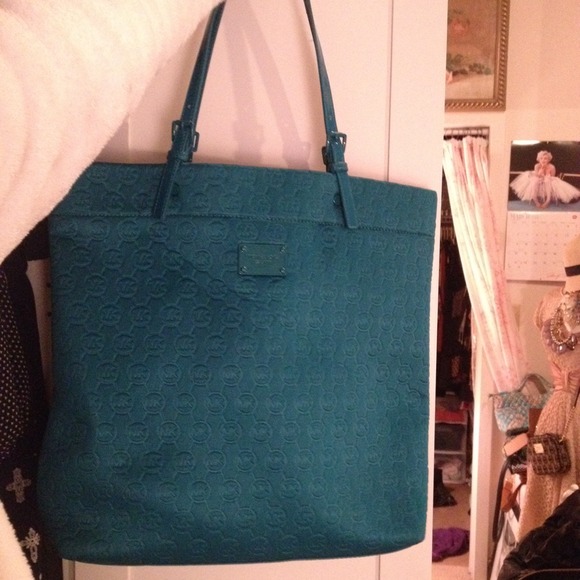 AUTHENTKC MICHAEL KORS TEAL QUILTED TOTE