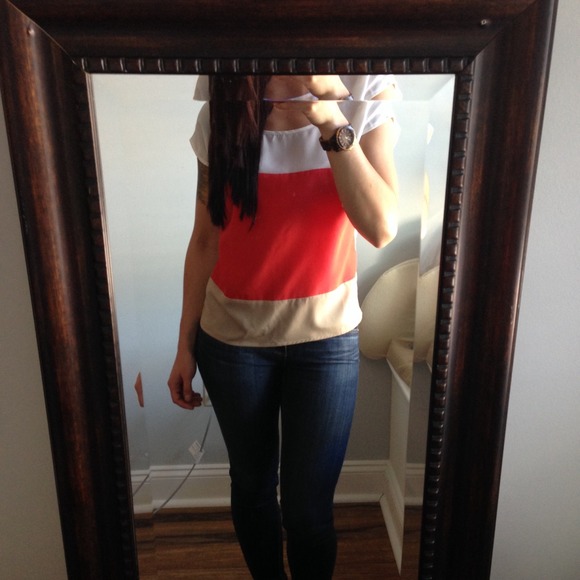 Red color block short sleeved blouse - Picture 3 of 3