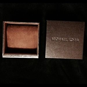💯 AUTHENTIC MICHAEL KORS watch case 😊