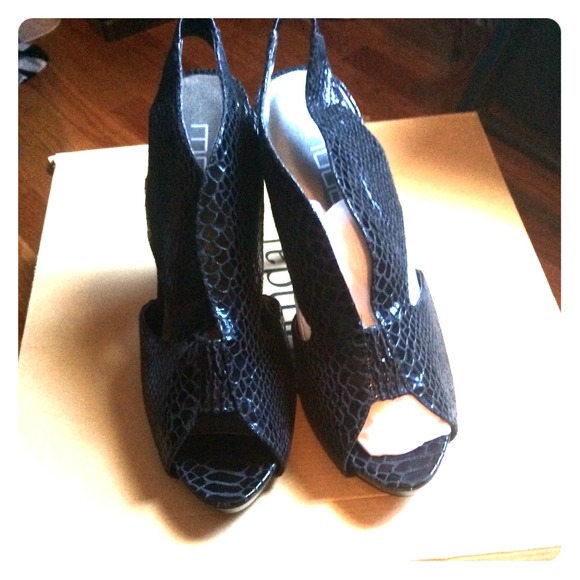 Sling back peep toe heels