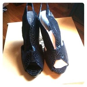 Sling back peep toe heels