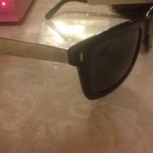 Tory Burch wayfarer sunglasses